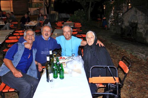 Σωτήρης Σκαρμούτσος - Λάμπρος Ζούμπος - Χρυσόστομος Κοσμάς και η μητέρα του Όλγα Κοσμά.