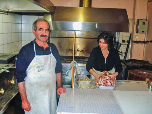 Ο Γιώργος Κολοβός με την σύζυγο του Αντιγόνη στην «Ακρούλα»