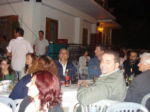 Δήμητρα & Νίκος Τσουβέλας - Γιώργος & Νίκος Καραντζούνης - παπα Γιάννης Τσουβέλας - Κώστας Καραντζούνης 